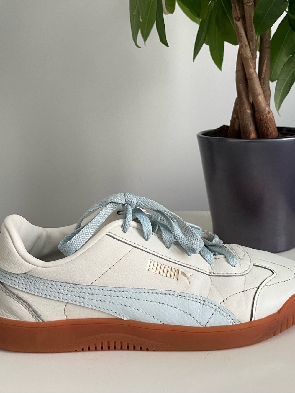 Women Size 7 Puma Club 5V5 White Light Blue Shoes